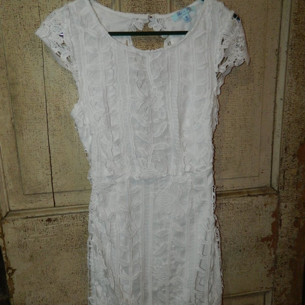 She + Sky White Lace Dress Womens Size Small (X-41)